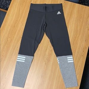 Grey athletic leggings
